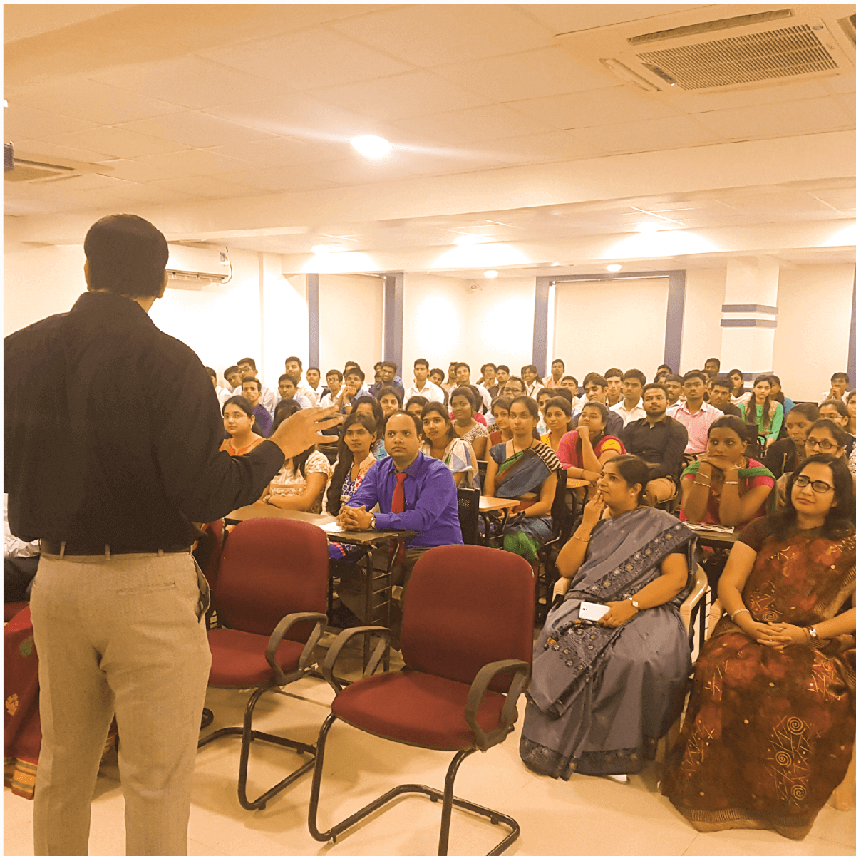 Audience captivated by top corporate speaker Amit Jadhav